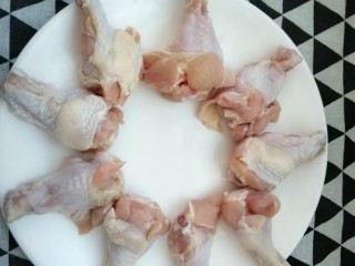 1、炸鸡腿,准备鸡腿给他清洗干净