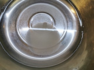 2、牛肉夹馍~自己活面烙白吉馍,倒入10克白糖