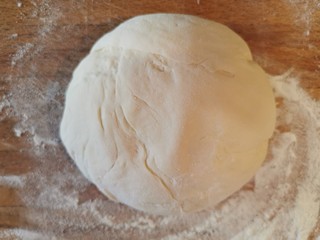 11、牛肉夹馍~自己活面烙白吉馍,面团取出，揉面