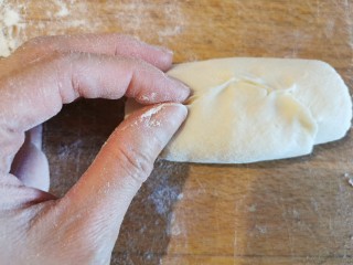 18、牛肉夹馍~自己活面烙白吉馍,如果面比较干，就在交界处捏一下