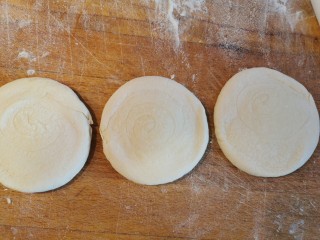 21、牛肉夹馍~自己活面烙白吉馍,擀成薄饼