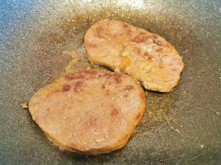 28、牛肉夹馍~自己活面烙白吉馍,煎到两面熟透