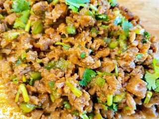 36、牛肉夹馍~自己活面烙白吉馍,搅拌均匀