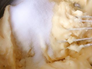 5、山药饼,加入砂糖