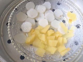 7、苹果山药泥,蒸熟的食材