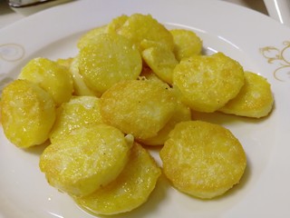 15、脆皮日本豆腐,轻轻盛出。