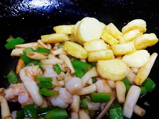 21、脆皮日本豆腐,倒入日本豆腐。