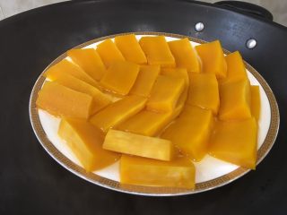 5、香甜南瓜羹,大火蒸15分钟，糖水别倒