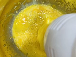 10、天意弄人永不放弃菠菜布丁蛋糕,开高速打发。