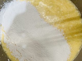 20、天意弄人永不放弃菠菜布丁蛋糕,筛入低粉。