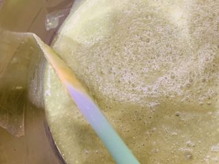 28、天意弄人永不放弃菠菜布丁蛋糕,用刮刀把边缘整理下。