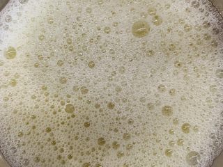 32、天意弄人永不放弃菠菜布丁蛋糕,鱼眼泡状态加入5g糖粉。