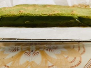 45、天意弄人永不放弃菠菜布丁蛋糕,时间到焖10分钟后取出晾凉。