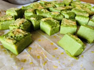 50、天意弄人永不放弃菠菜布丁蛋糕,看这一堆。啊,表面的微光蛋白霜真的好像焦糖的味道。