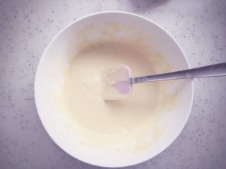 5、南瓜发糕 宝宝辅食,搅拌均匀，可以适当加入一些清水，边加边搅拌，至粘稠的糊状