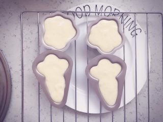 9、南瓜发糕 宝宝辅食,我的没刷油，放凉后也一样很好脱模