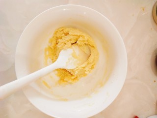 7、迷你水果塔,如图所示,放入冰箱冷藏30分钟