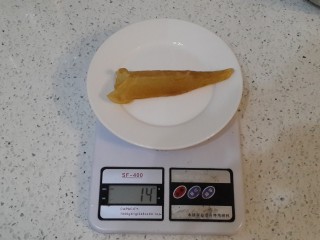 1、养颜圣品胶原满满的花胶冻,一人每天15克左右、