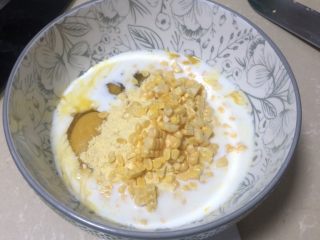 6、黄金玉米饼,最后加切好的玉米粒