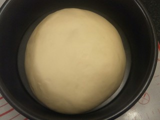 12、豆沙面包圈—改良版(10个)????,一个钟头后面团拿出。发两点五倍大。