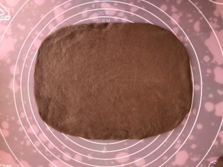 11、双色小馒头,两个面团分别擀成长方形的长片