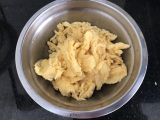 10、绿色美食~虾皮鸡蛋炒韭菜,倒出备用