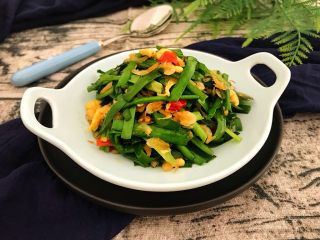 16、绿色美食~虾皮鸡蛋炒韭菜,用本地话说:好野味????