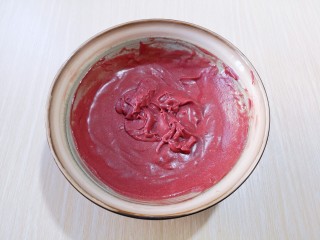 8、红丝绒玛德琳蛋糕,拌好的蛋糕糊，细腻，饱满！