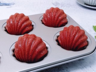 14、红丝绒玛德琳蛋糕,近看，下午茶必备小点心，好喜欢！