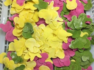 15、宝宝辅食之卡通彩色面片,做好的面片，可以冷冻也可以晒干保存