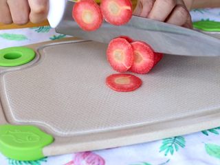 2、多彩小丸子,胡萝卜切薄片