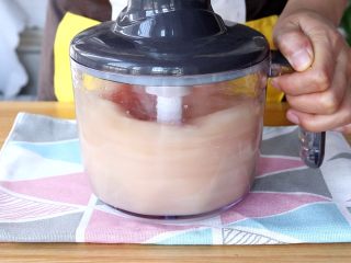 5、多彩小丸子,搅打成肉泥