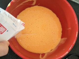 5、最“柔软”纸杯蛋糕☕—爆浆巧克力,加入牛奶25g