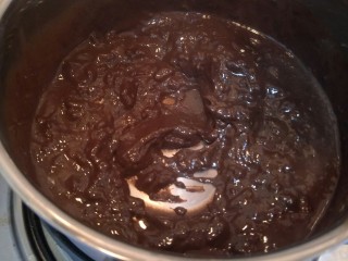 29、最“柔软”纸杯蛋糕☕—爆浆巧克力,过一会儿等酱慢慢开始粘稠的时候,关火。