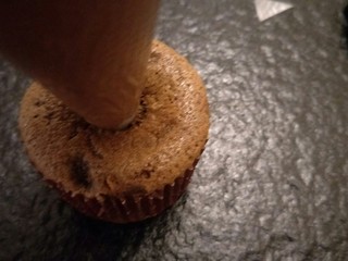 39、最“柔软”纸杯蛋糕☕—爆浆巧克力,裱花袋挤入。奶油。