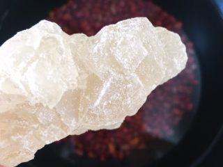 4、鲷鱼烧,红豆放入压力锅加入黄冰糖