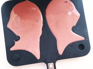 29、鲷鱼烧,继续加入面糊直至填满整个模具