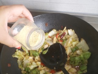 7、炝炒卷心菜,放鸡精