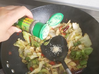 8、炝炒卷心菜,胡椒粉