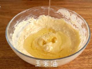 5、层层酥脆的美味【酸奶蛋酥卷】,加入玉米油