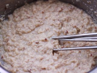 10、鲜美无比的鲅鱼饺子,把鱼馅打到这个程度，做出来的饺子口感最好。