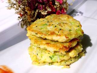 10、 鳕鱼蔬菜米饼,晾凉后就可以给宝宝吃了。