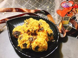 10、网红芝麻海苔小贝,裹好肉松的蛋糕胚就是肉松小贝啦。