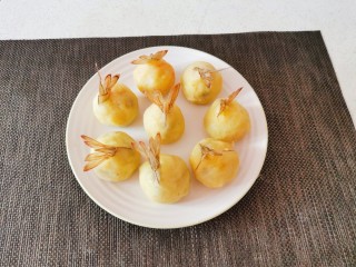 9、炸虾球,全部做好