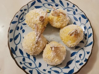 13、炸虾球,依次做好