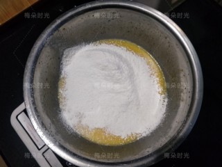 5、可可旋风蛋糕卷,筛入低筋面粉，画Z字或者井字切拌均匀