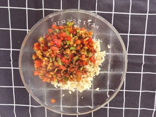 6、辅食12M➕：时蔬豆腐丸子,把豆腐蔬菜混合在一起