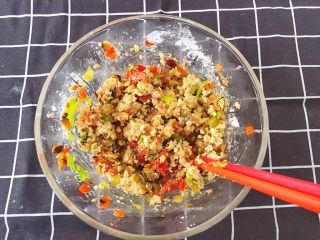 8、辅食12M➕：时蔬豆腐丸子,搅拌均匀（需要调味的在这步进行）