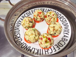 10、辅食12M➕：时蔬豆腐丸子,上锅中火蒸8-10分钟即可