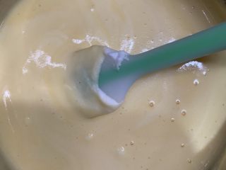 21、古早味蛋糕????,切拌均匀。